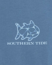 Load image into Gallery viewer, Southern Tide Men&#39;s Sailing With Skipjacks SS Tee