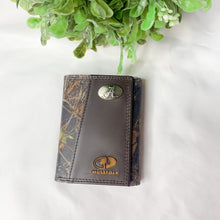 Load image into Gallery viewer, Mossy Oak Trifold Wallet