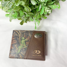 Load image into Gallery viewer, Mossy Oak Camo/Leather Bifold Wallet