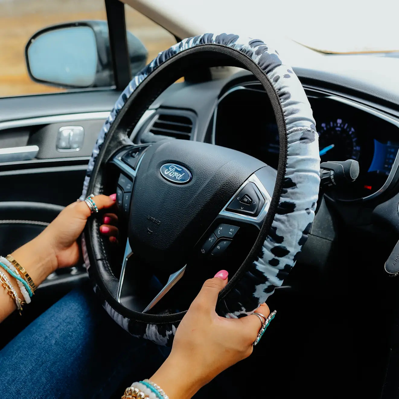 Steering Wheel Cover in Black Cowhide