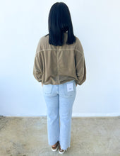 Load image into Gallery viewer, Cozy Cuddles Fleece Pullover in Mocha