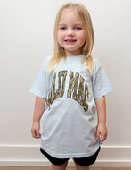 Lulu Mac YOUTH Bottomland Camo Logo SS Tee in Chambray