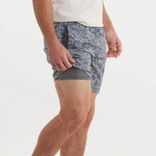 Load image into Gallery viewer, Southern Marsh Men's Billfish Lined Performance Shorts in Light Blue