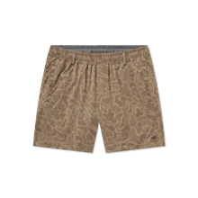 Load image into Gallery viewer, Southern Marsh Men&#39;s Billfish Lined Performance Short Brown Camo