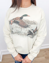 Load image into Gallery viewer, Retro Duck Scene Sweatshirt in Cream