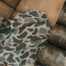Load image into Gallery viewer, Burlebo Sherpa Blanket in Classic Deer Camo