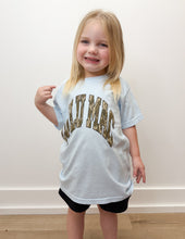 Load image into Gallery viewer, Lulu Mac YOUTH Bottomland Camo Logo SS Tee in Chambray