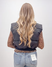 Load image into Gallery viewer, Saying Nothing More Crop Puffer Vest in Black