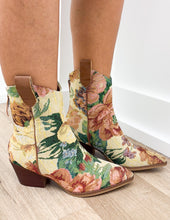 Load image into Gallery viewer, The Kaiya Vintage Western Tapestry Boots