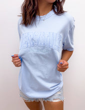 Load image into Gallery viewer, Versatile Raggy Logo Tee in Hydrangea