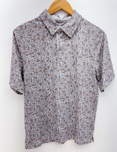 Load image into Gallery viewer, Southern Shirt Men&#39;s Hunters Hideaway Printed Polo in Ridgeline
