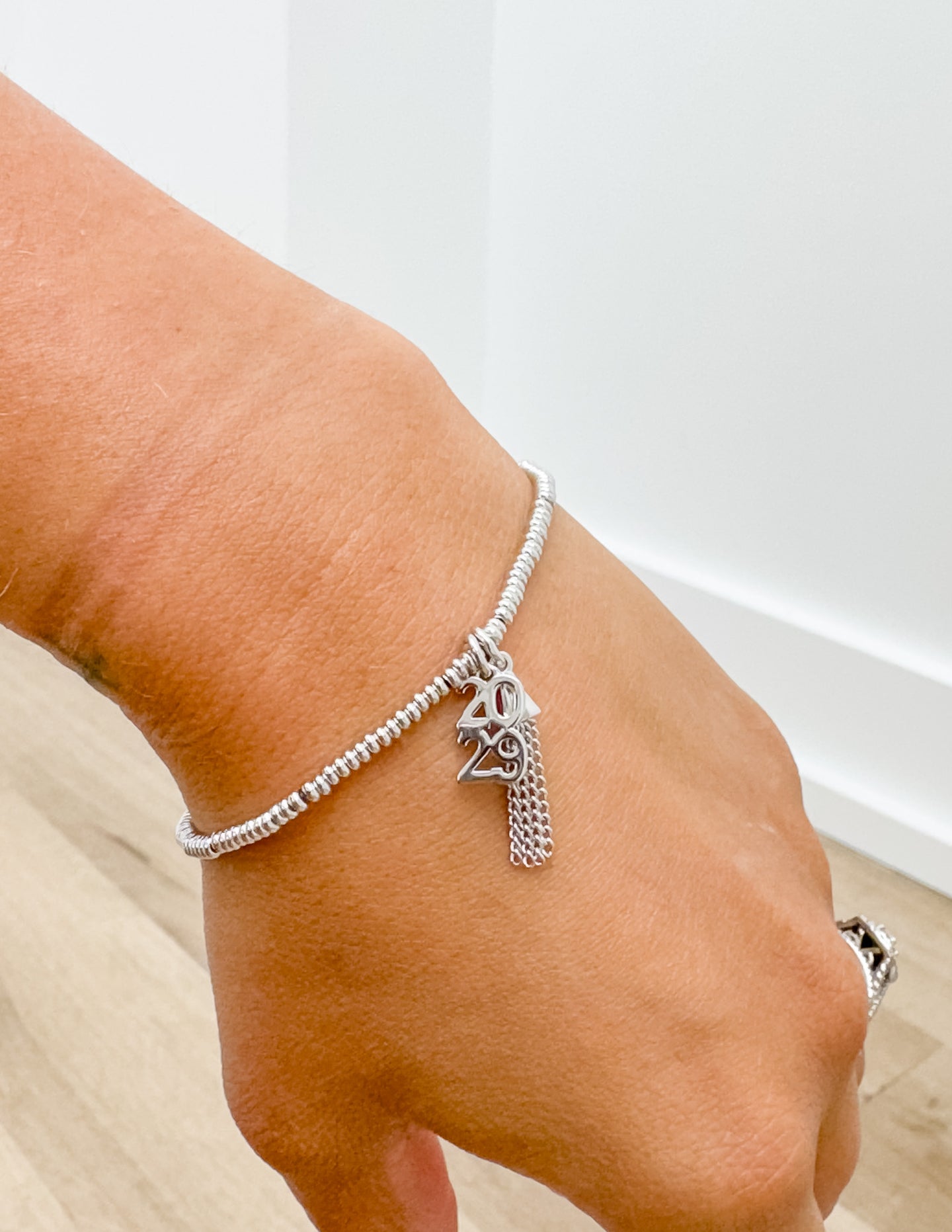 Kendra Scott 2029 Grad Stretch Bracelet in Silver Dichroic Glass