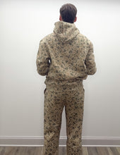 Load image into Gallery viewer, Southern Shirt Co. Men's Campfire Sweatpants in Deer Camo
