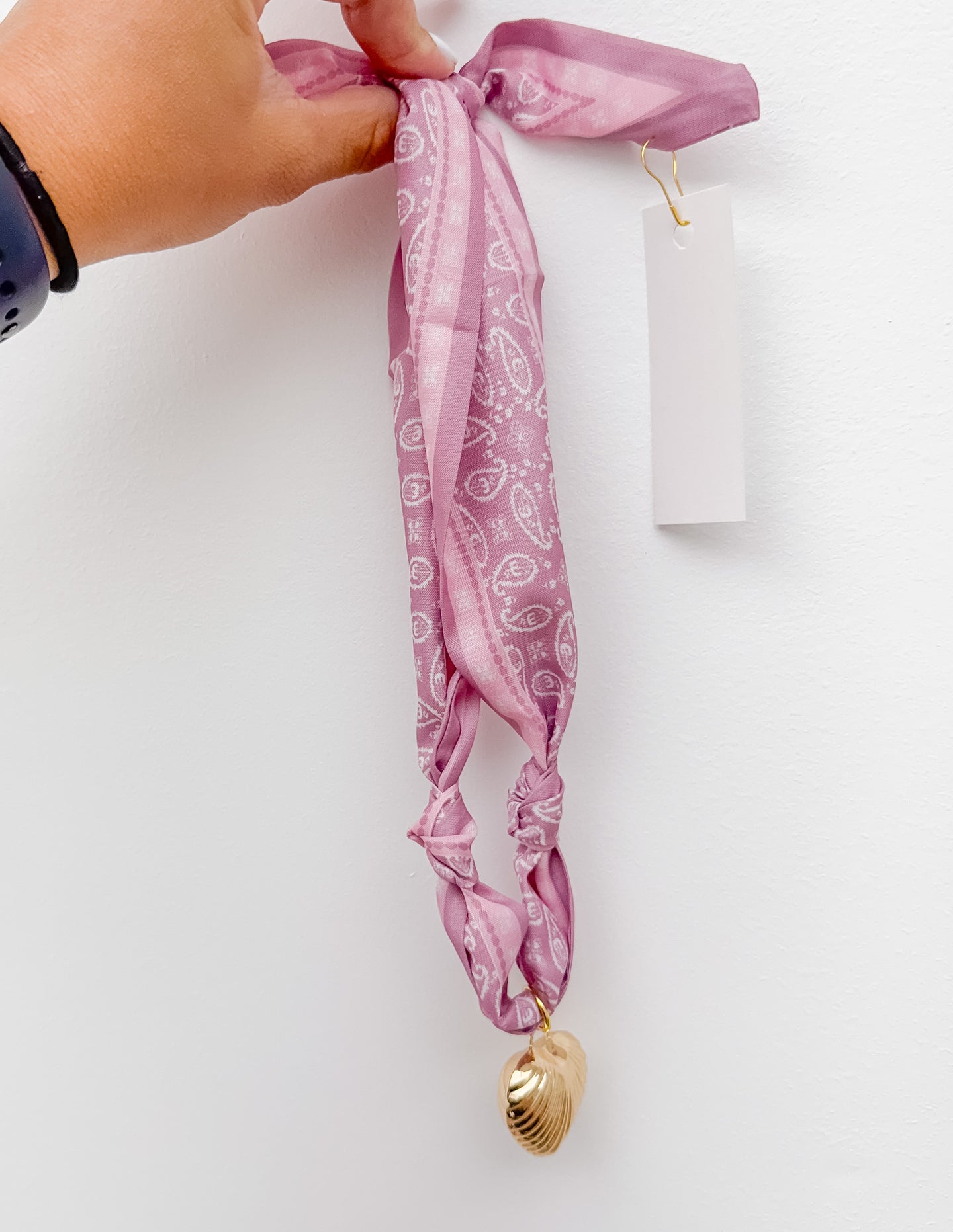 Let's Stay Trendy Scarf Necklace in Pink with a Heart