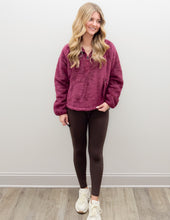Load image into Gallery viewer, The North Face Women's Evolve Osito 1/2 Zip Jacket in Burgundy Crush