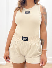 Load image into Gallery viewer, Lulu Mac DD Solid Sand Tank Top
