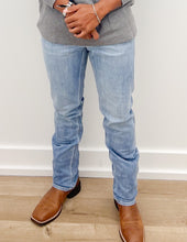 Load image into Gallery viewer, Vineyard Vines Slim Straight Denim in Vineyard Wash