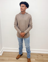 Load image into Gallery viewer, Vineyard Vines Slim Straight Denim in Vineyard Wash