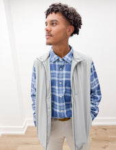 Load image into Gallery viewer, Vineyard Vines The Mariner Soft Shell Vest in Ultimate Gray