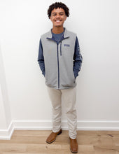 Load image into Gallery viewer, Vineyard Vines Mountain Sweater Fleece Vest in Ultimate Gray