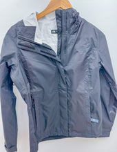 Load image into Gallery viewer, North Face Women&#39;s Venture 2 Rain Jacket in TNF Black
