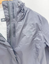 Load image into Gallery viewer, North Face Women&#39;s Venture 2 Rain Jacket in TNF Black
