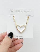 Load image into Gallery viewer, Kendra Scott Ari Heart Stmt Pndt Gold Necklace Ivory MOP