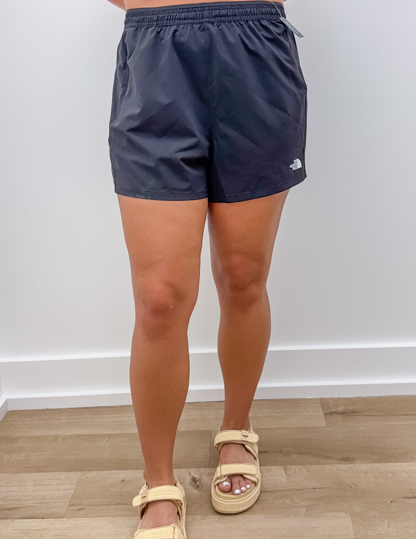 The North Face Women's Wander Shorts 2.0 in TNF Black