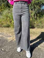 Load image into Gallery viewer, Free Falling Stretch Wide Leg Jean Grey Washed Denim
