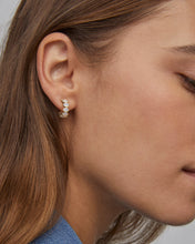 Load image into Gallery viewer, Kendra Scott Gold Cailin Crystal Huggie Earrings in Champagne Opal