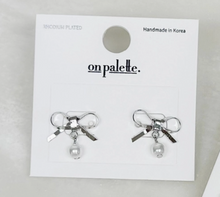 Load image into Gallery viewer, Bow &amp; Pearl Silver Stud Earrings