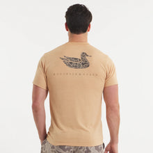 Load image into Gallery viewer, Southern Marsh Seawash Retro Duck Originals SS Tee in Camel