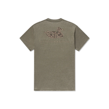 Load image into Gallery viewer, Southern Marsh Men&#39;s Retro Duck Originals Seawash Tee in Dark Olive