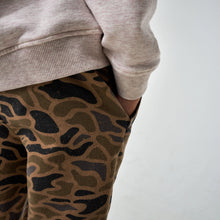 Load image into Gallery viewer, Burlebo Youth Fleece Joggers in Gauge Camo