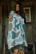 Load image into Gallery viewer, Camo Throw Blanket