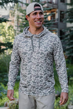 Load image into Gallery viewer, Burlebo Men&#39;s Classic Deer Camo Performance Hoodie