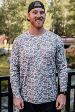 Load image into Gallery viewer, Burlebo Classic Deer Camo LS Performance Tee