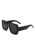 Load image into Gallery viewer, Typical Days Sunglasses Black