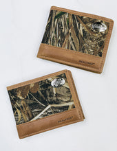 Load image into Gallery viewer, Men&#39;s Realtree Passcase Concho Wallet