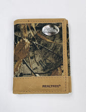 Load image into Gallery viewer, Men&#39;s Realtree Trifold Concho Wallet