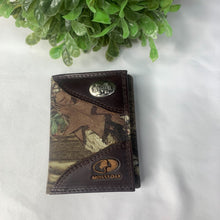 Load image into Gallery viewer, Mossy Oak Canvas Trifold Wallet