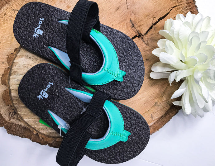 Sanuk Yoga Mat triangle Sandals Turquoise Women's 7 like new - $23 - From  Maggie