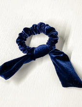 Load image into Gallery viewer, Easy Day Scrunchie