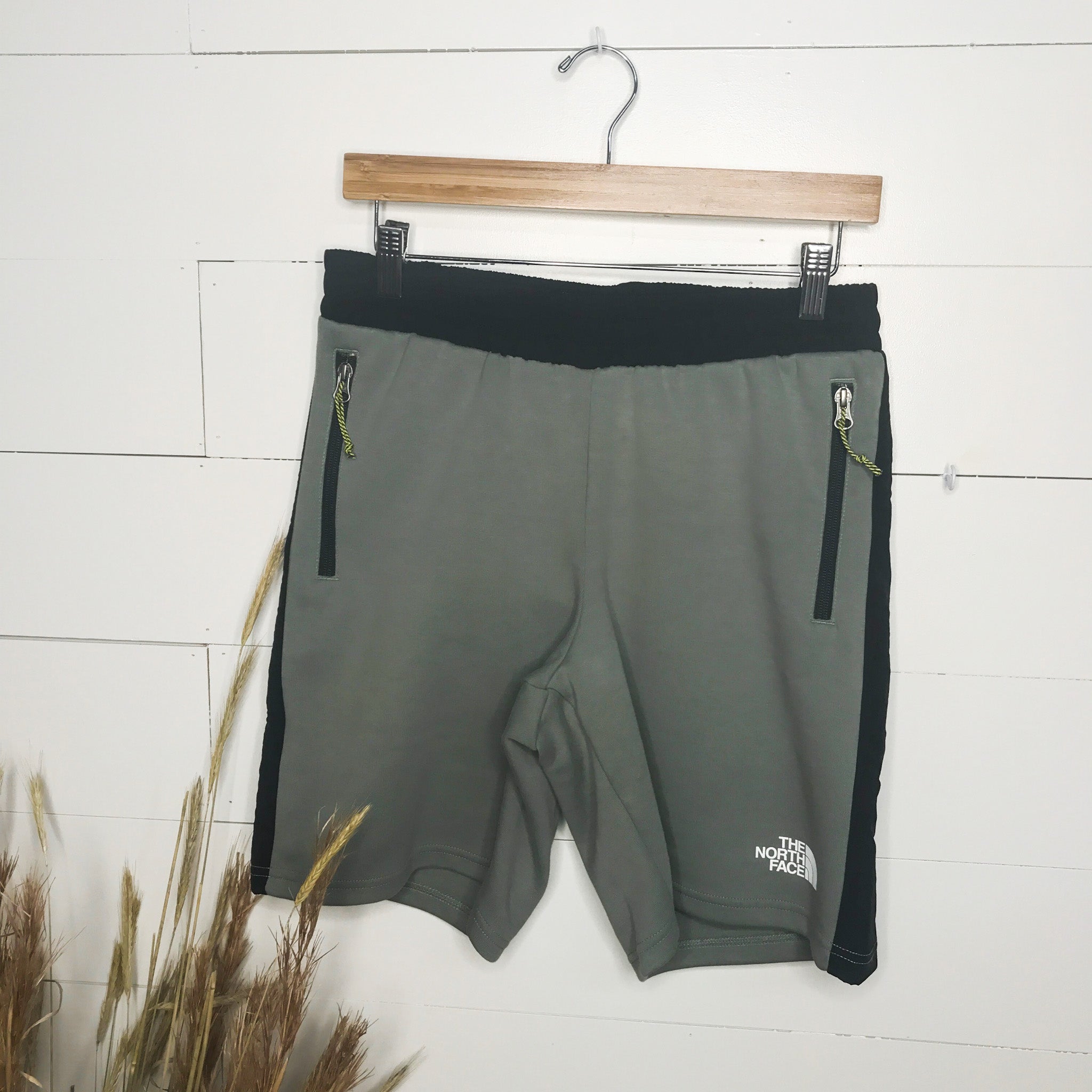 The North Face Men's Tech Shorts – Versatile Boutique