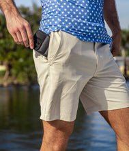 Load image into Gallery viewer, Southern Shirt Co. Men&#39;s Fairway Performance Shorts Pelican